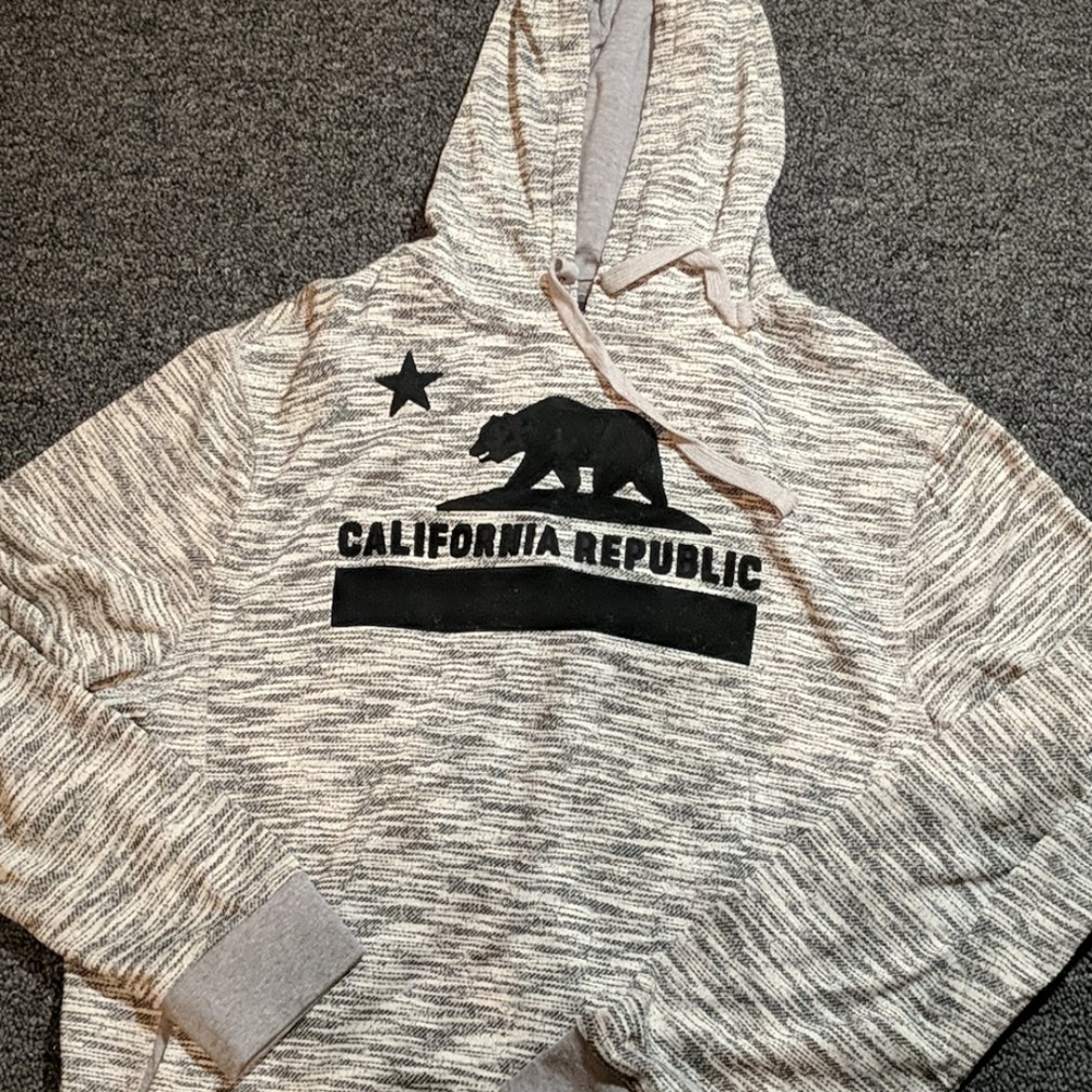 Hoodie / Swearshirt